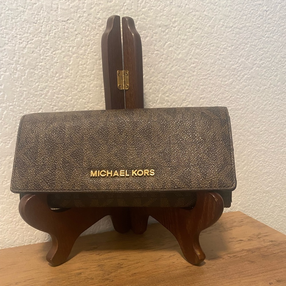 Michael kors wallet